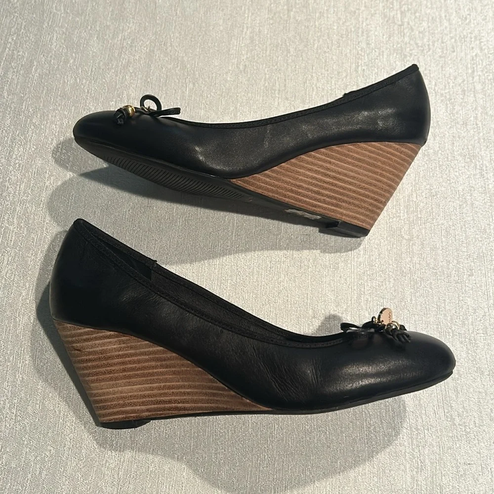 Aldo Black Round Toe Bow Wedges